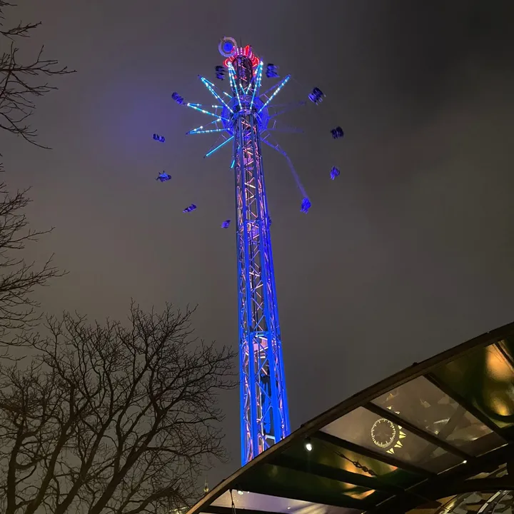 Танцуем и дарим подарки