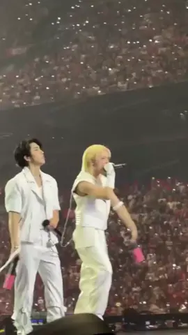 Bro is looking around to see who did it  #hanjisung #straykids #stray...