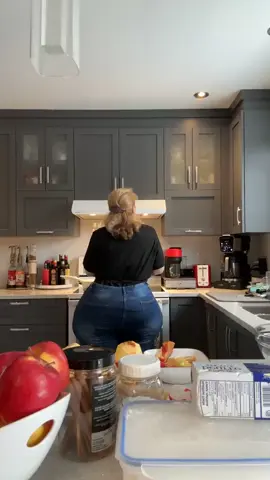 Good Frida.. Cooking the Apple tart in direct, as promised. Not prepa...