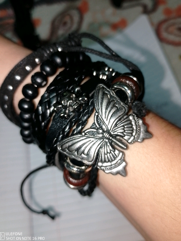 на руке браслет, мне служи 100 лет, меня от зла охраняй, от вреда защ...