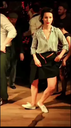 #рек  #прикольныйтанец  #танцы  #девушкатанцует