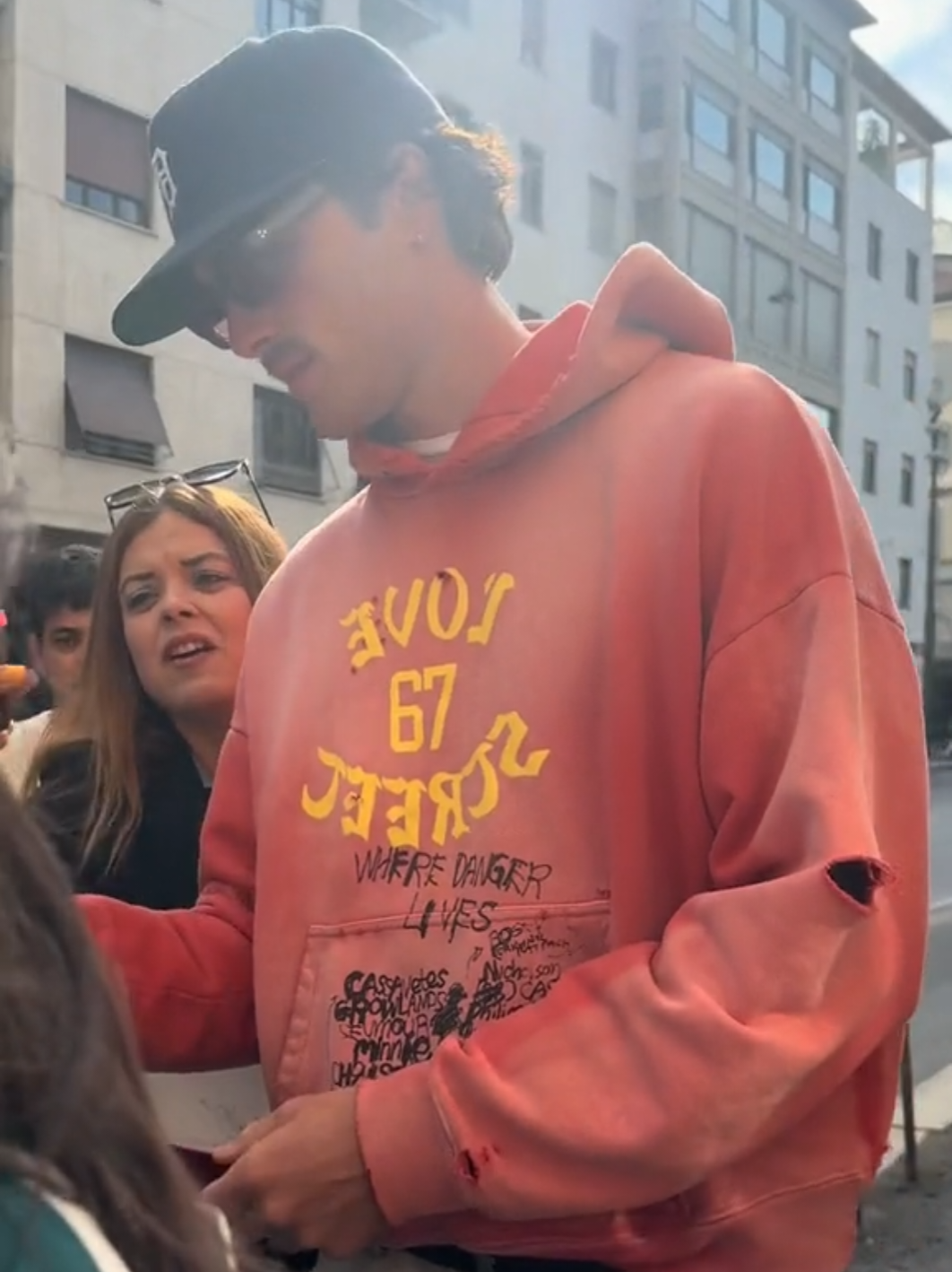 jacobelordi  com suas fãs em Paris ❤✨🤍 #jacobelordi #fpyシ #jacobelord...